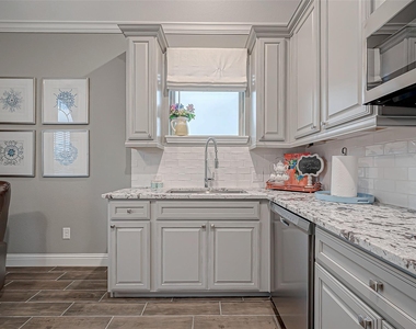29514 Highland Manor Court - Photo Thumbnail 9