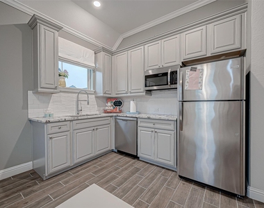 29514 Highland Manor Court - Photo Thumbnail 6