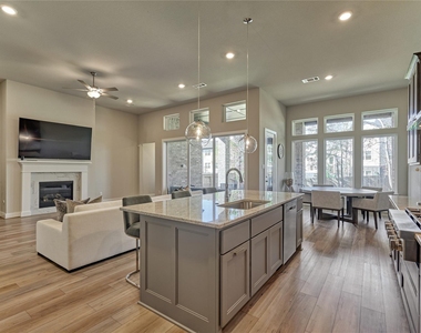 1716 Encino Boulevard - Photo Thumbnail 21