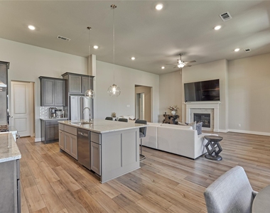 1716 Encino Boulevard - Photo Thumbnail 17