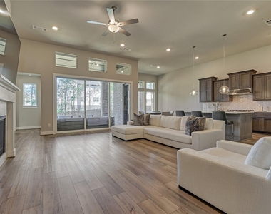 1716 Encino Boulevard - Photo Thumbnail 11