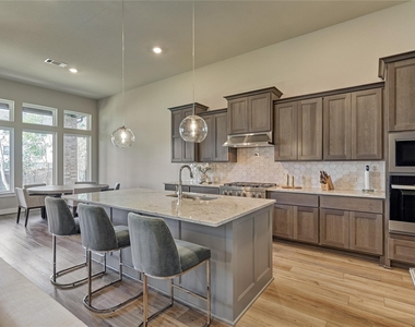 1716 Encino Boulevard - Photo Thumbnail 15