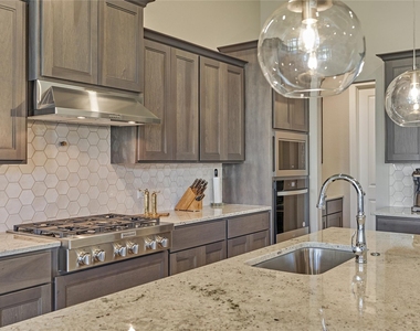 1716 Encino Boulevard - Photo Thumbnail 18