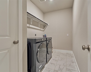 1716 Encino Boulevard - Photo Thumbnail 34