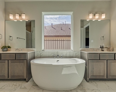 1716 Encino Boulevard - Photo Thumbnail 26