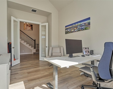 1716 Encino Boulevard - Photo Thumbnail 9