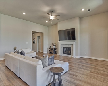 1716 Encino Boulevard - Photo Thumbnail 14