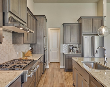 1716 Encino Boulevard - Photo Thumbnail 19
