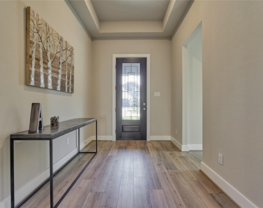 1716 Encino Boulevard - Photo Thumbnail 6