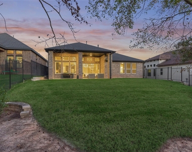 1716 Encino Boulevard - Photo Thumbnail 42