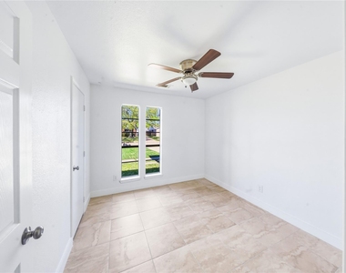 19519 Mallard Lake Lane - Photo Thumbnail 10