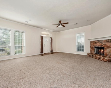 4009 Reatta Lane - Photo Thumbnail 5