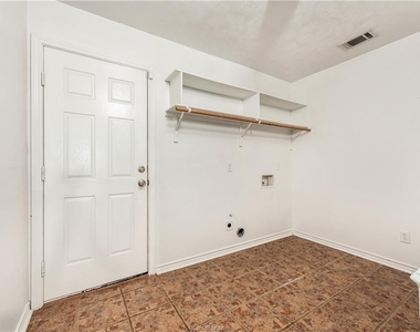 4009 Reatta Lane - Photo Thumbnail 19