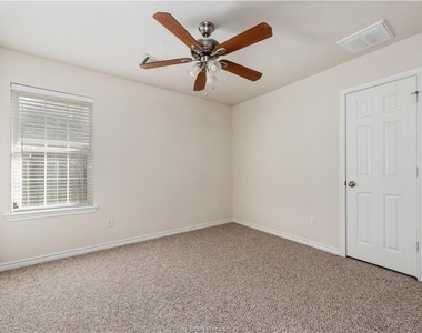 4009 Reatta Lane - Photo Thumbnail 12