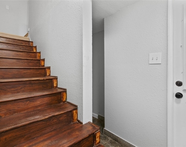 2507 37th Street - Photo Thumbnail 13