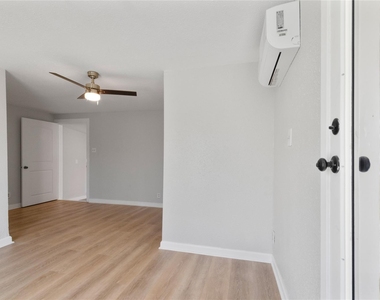 2507 37th Street - Photo Thumbnail 17