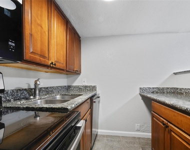 2507 37th Street - Photo Thumbnail 10