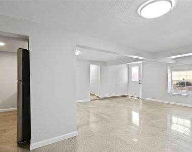2507 37th Street - Photo Thumbnail 8