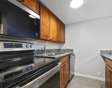 2507 37th Street - Photo Thumbnail 9