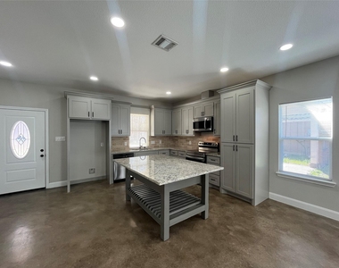 30023 Rosebud Street - Photo Thumbnail 8