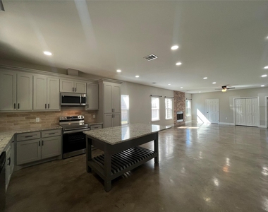 30023 Rosebud Street - Photo Thumbnail 5