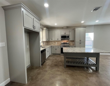 30023 Rosebud Street - Photo Thumbnail 6