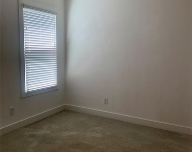 10209 Las Nubes Avenue - Photo Thumbnail 25