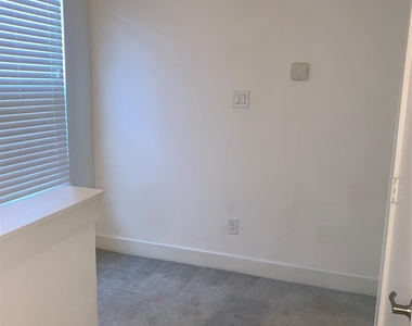 10209 Las Nubes Avenue - Photo Thumbnail 18