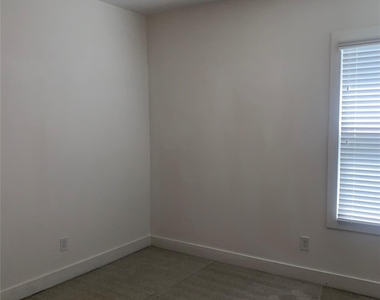 10209 Las Nubes Avenue - Photo Thumbnail 26