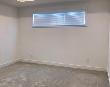 10209 Las Nubes Avenue - Photo Thumbnail 10
