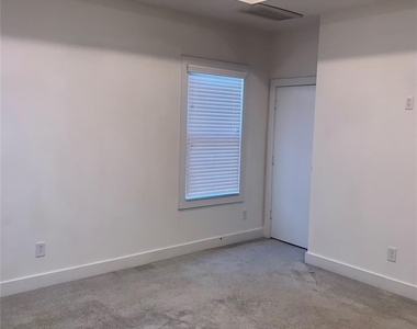10209 Las Nubes Avenue - Photo Thumbnail 11