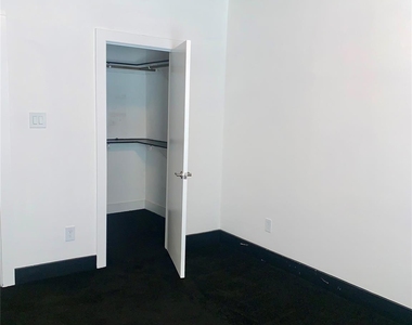 10209 Las Nubes Avenue - Photo Thumbnail 20