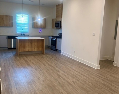 10209 Las Nubes Avenue - Photo Thumbnail 6