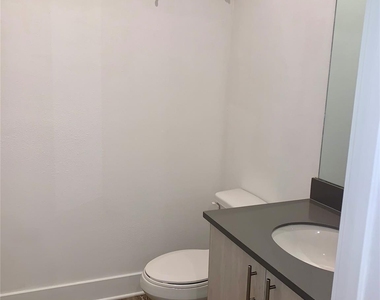 10209 Las Nubes Avenue - Photo Thumbnail 9
