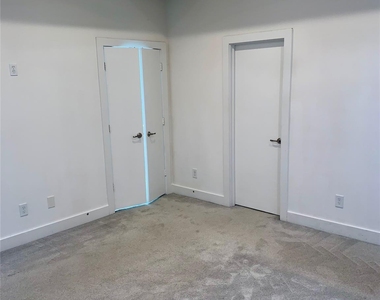 10209 Las Nubes Avenue - Photo Thumbnail 12