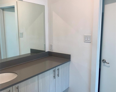 10209 Las Nubes Avenue - Photo Thumbnail 23