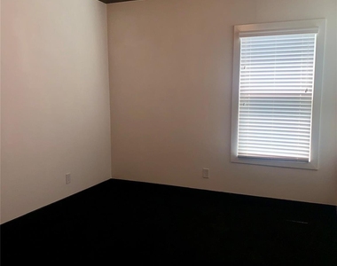 10209 Las Nubes Avenue - Photo Thumbnail 21