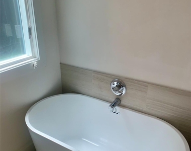 10209 Las Nubes Avenue - Photo Thumbnail 14