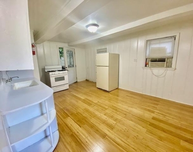 1410 Wentworth Street - Photo Thumbnail 2
