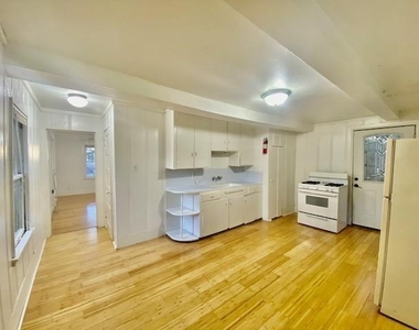 1410 Wentworth Street - Photo Thumbnail 4