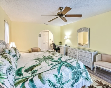 5036 Sw 9th Place - Photo Thumbnail 24