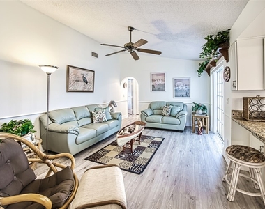 5036 Sw 9th Place - Photo Thumbnail 15
