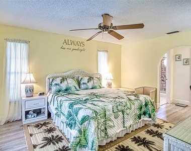 5036 Sw 9th Place - Photo Thumbnail 23