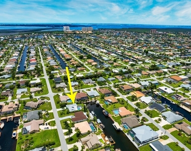5036 Sw 9th Place - Photo Thumbnail 2