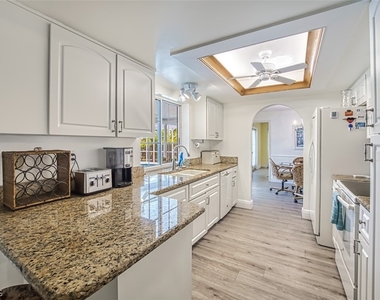 5036 Sw 9th Place - Photo Thumbnail 13