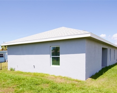 3428 Jeffcott Street - Photo Thumbnail 4