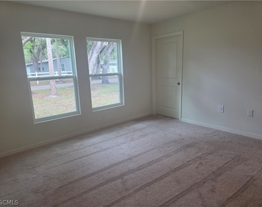 878 Friendship Circle - Photo Thumbnail 4