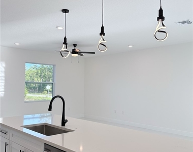 1422 Highland Avenue - Photo Thumbnail 2