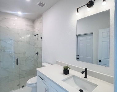 1422 Highland Avenue - Photo Thumbnail 6