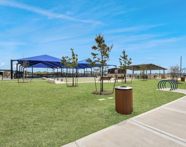 804 Lake Lacosta Drive - Photo Thumbnail 6
